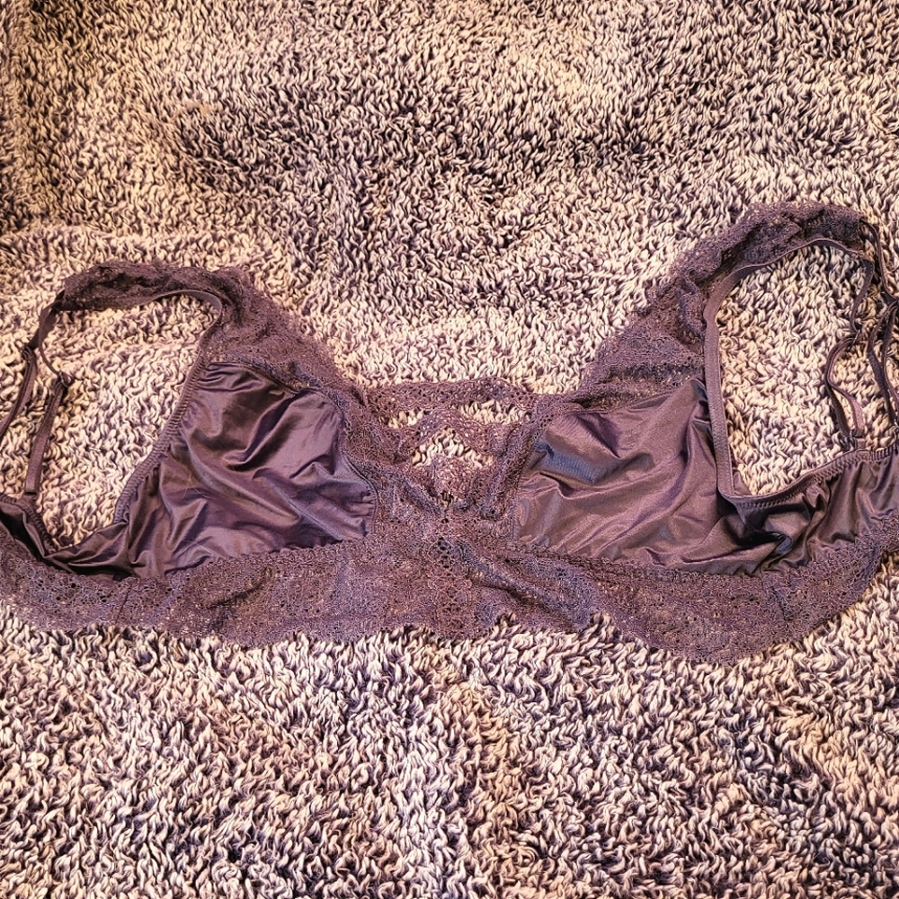 Victoria's Secret LACE BRALETTE Unpadded Bra SIZE MEDIUM